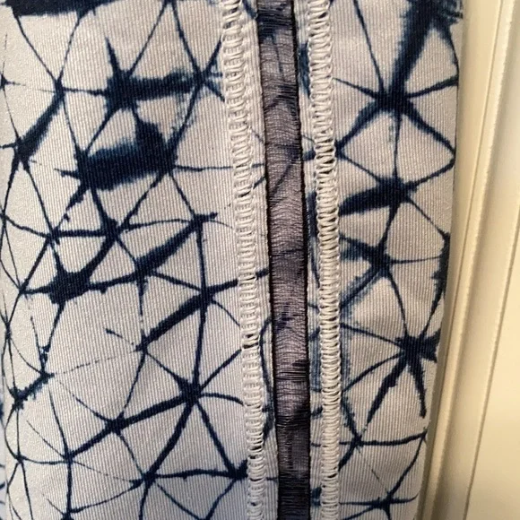 Lululemon Retreat Yogi Crop - Picture 11 of 12